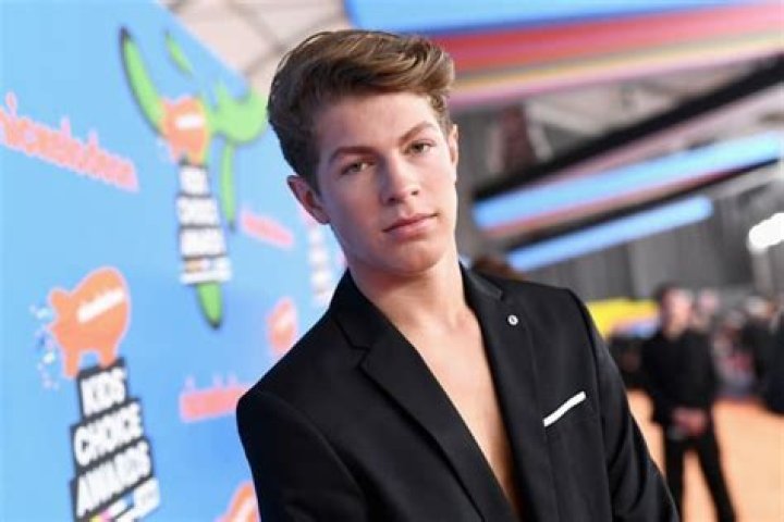 Ben Azelart Biography, Net Worth, Age, Height, Girlfriend