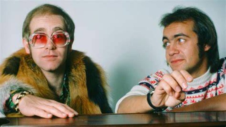 Bernie Taupin, parolier d’Elton John, fixe la date de sortie de ses