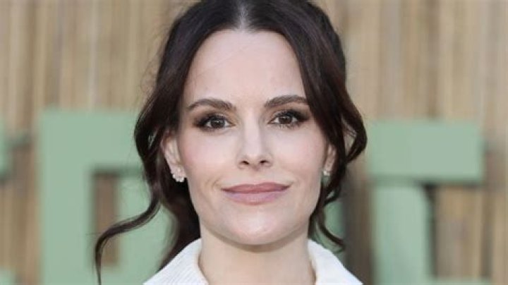 Emily Hampshire To Star In Indie 'Never Saw It Coming'