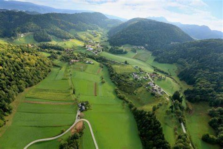 Kmetijska Brezskrbnost visok leslie van houten william syvin