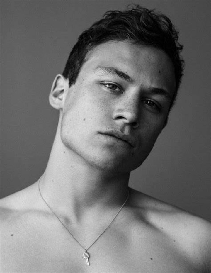 Poze Finn Cole Actor Poza 7 din 19 CineMagia.ro