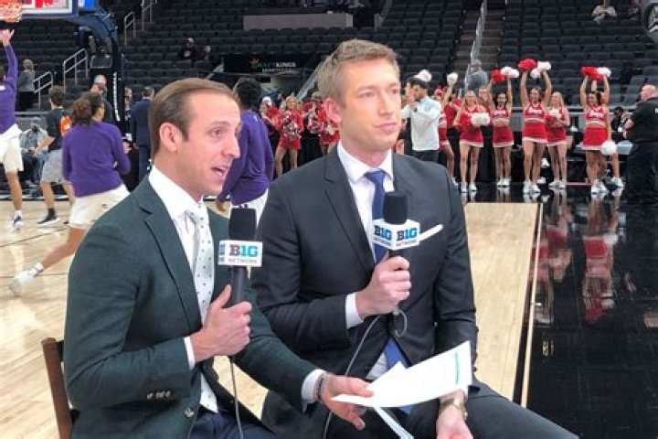 Robbie Hummel’s rise in broadcasting has roots in Chicago Chicago Sun