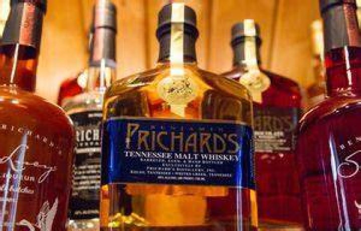 Stiff whiskey law stifles town&rsquo;s boozy revival, say upstart distillers