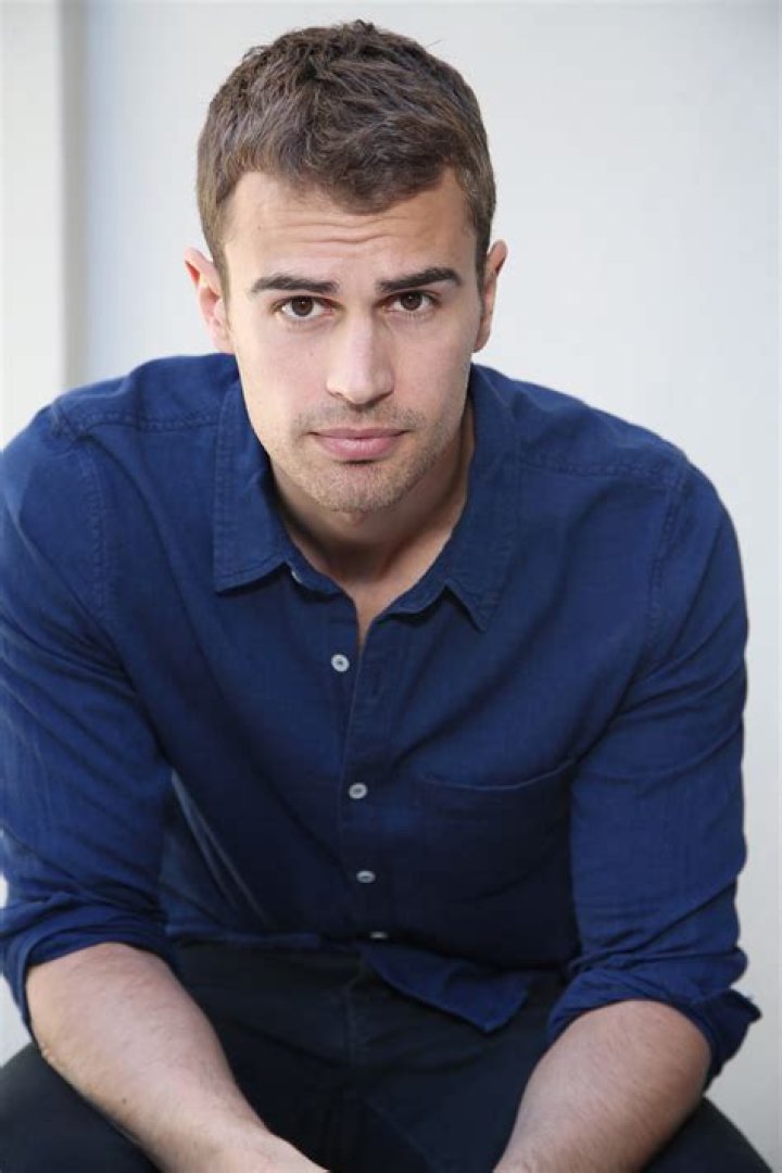 Theo JAMES Biographie et filmographie